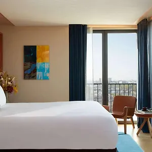 Hotel So/